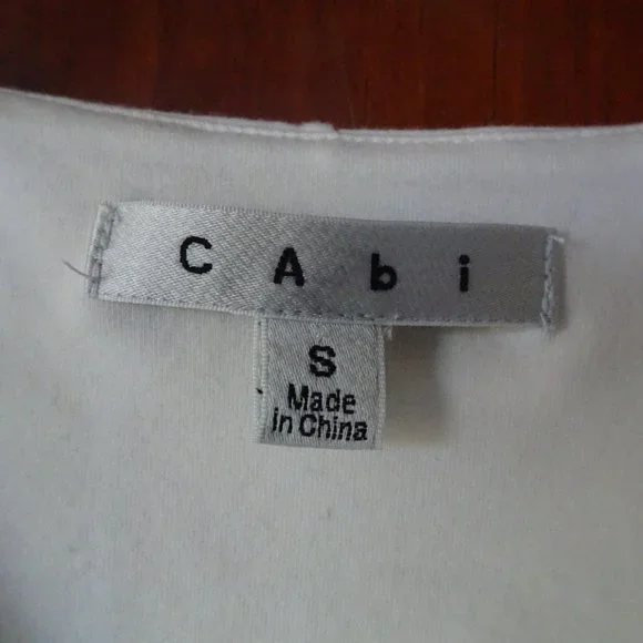 Cabi Low Cut white Sleeveless ruffle top S - Picture 2 of 8